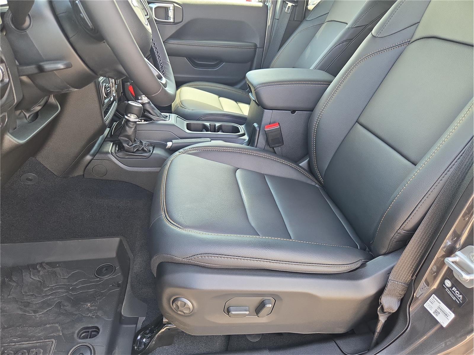 2025 Jeep Gladiator photo 8 of 15