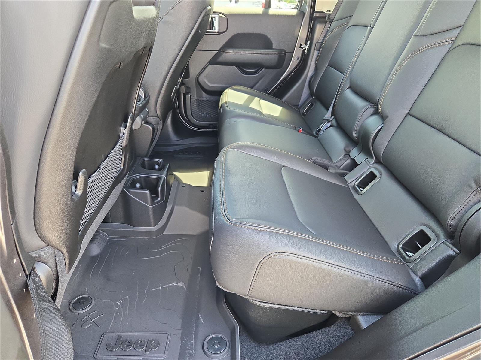 2025 Jeep Gladiator photo 9 of 15