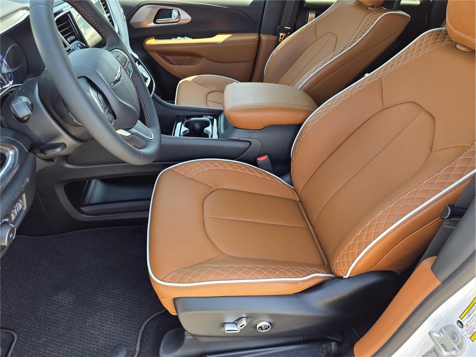 2026 Chrysler Pacifica Pinnacle at Mac Haik CDJR North Houston