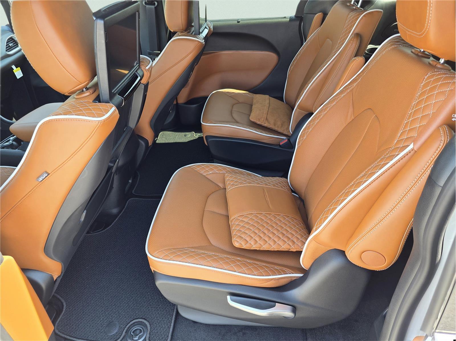 2026 Chrysler Pacifica Pinnacle at Mac Haik CDJR North Houston