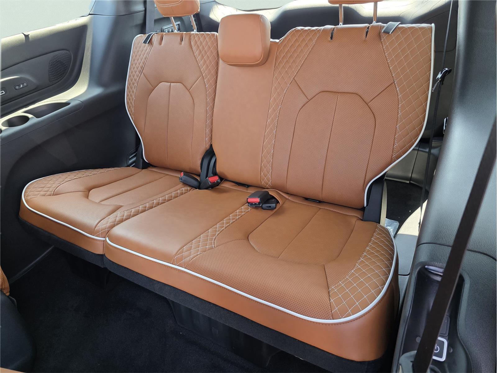 2026 Chrysler Pacifica Pinnacle at Mac Haik CDJR North Houston