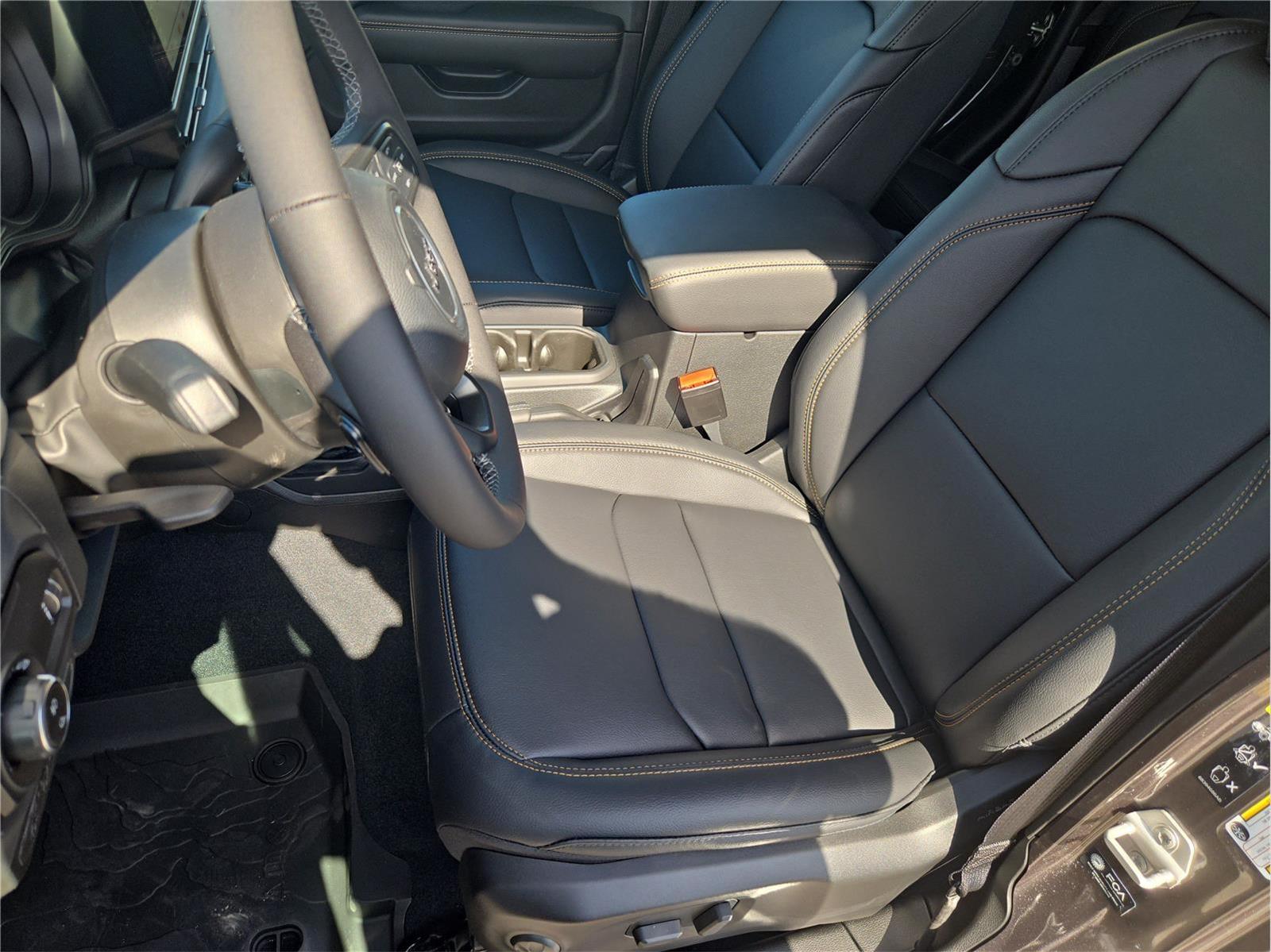 2025 Jeep Gladiator photo 8 of 15