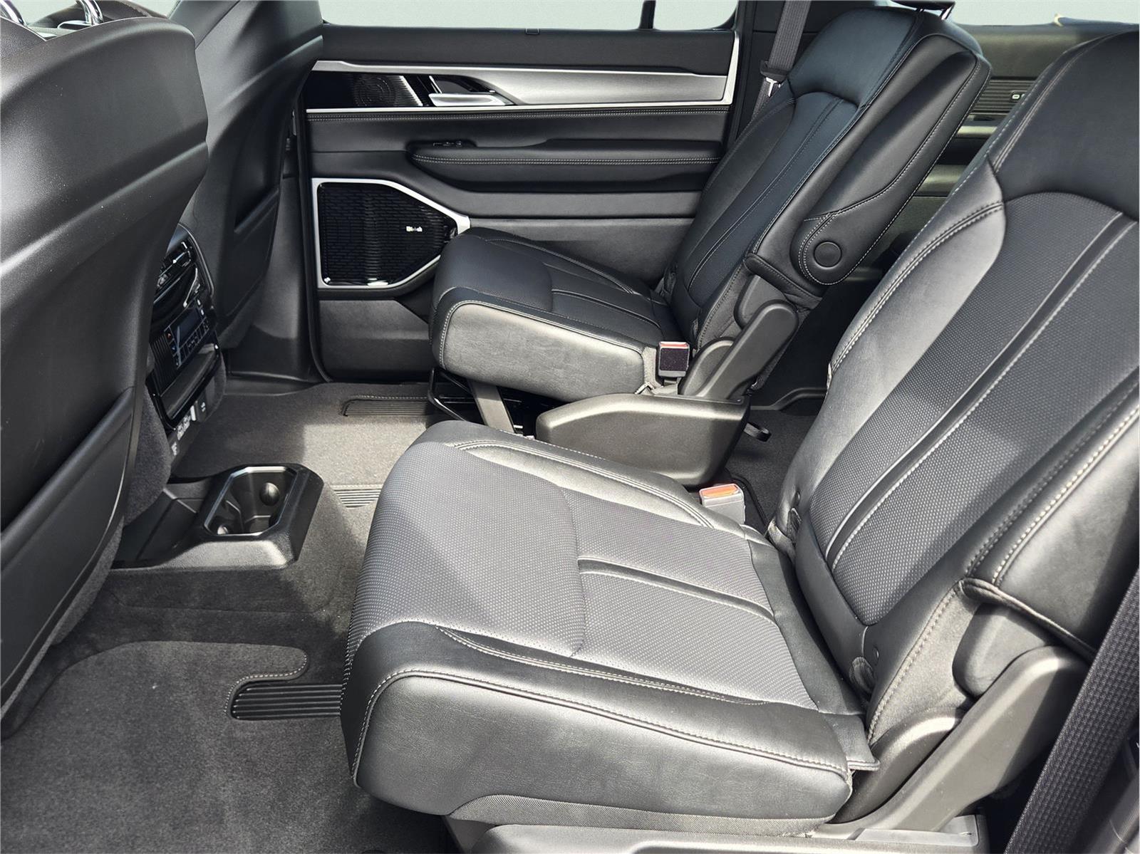 2026 Jeep Grand Wagoneer photo 9 of 17