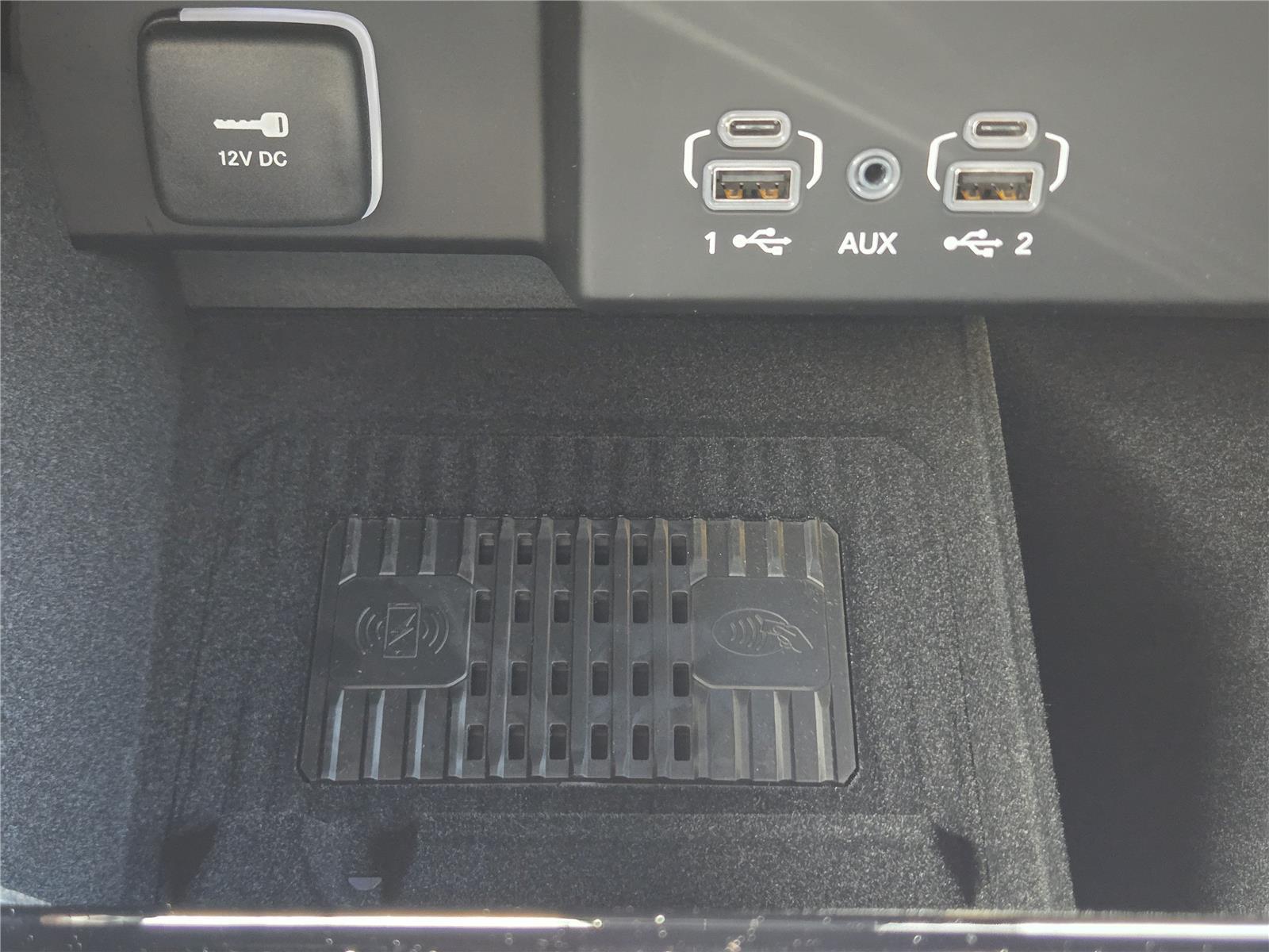 2026 Jeep Grand Wagoneer photo 14 of 17