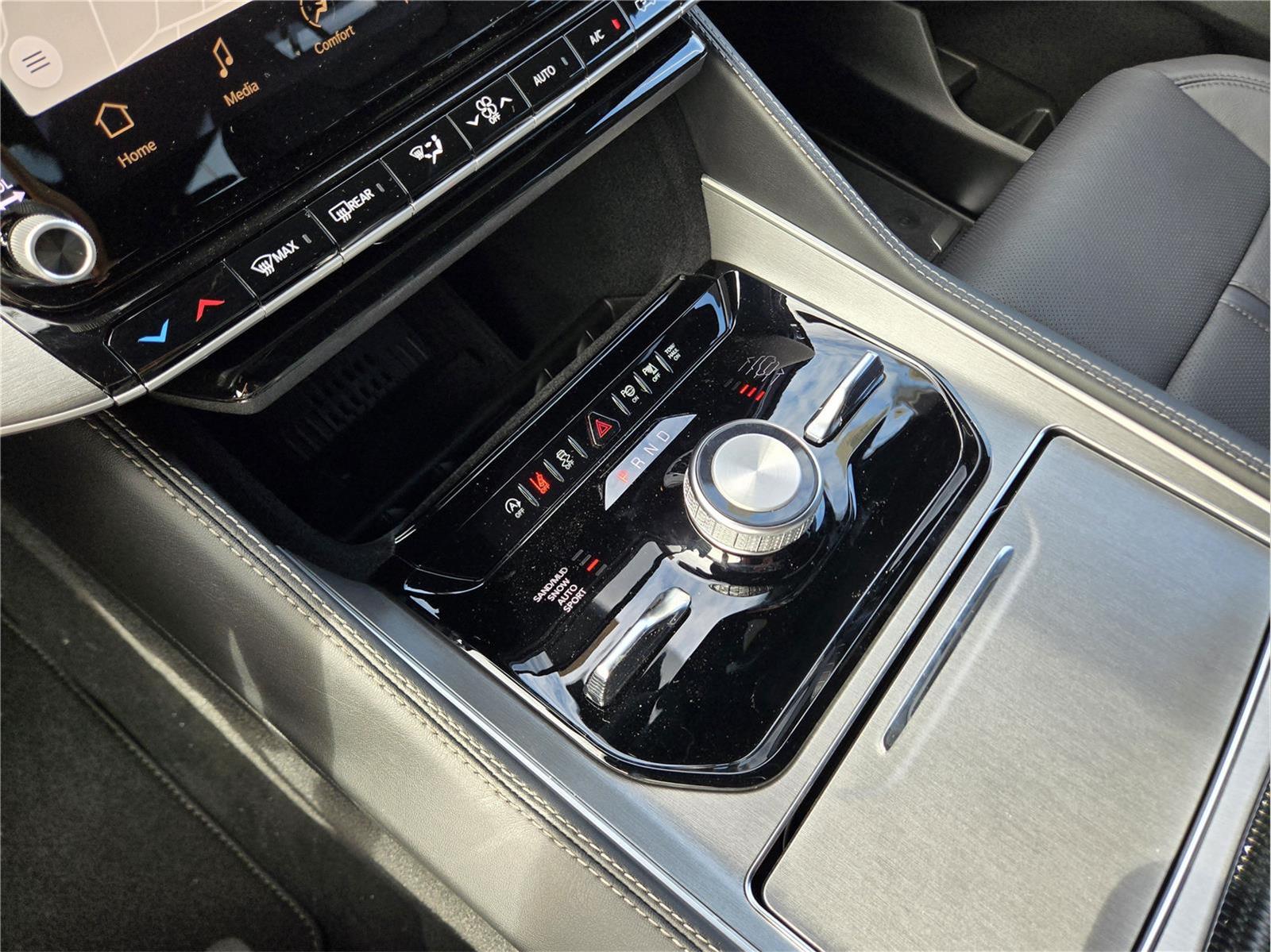 2026 Jeep Grand Wagoneer photo 15 of 17