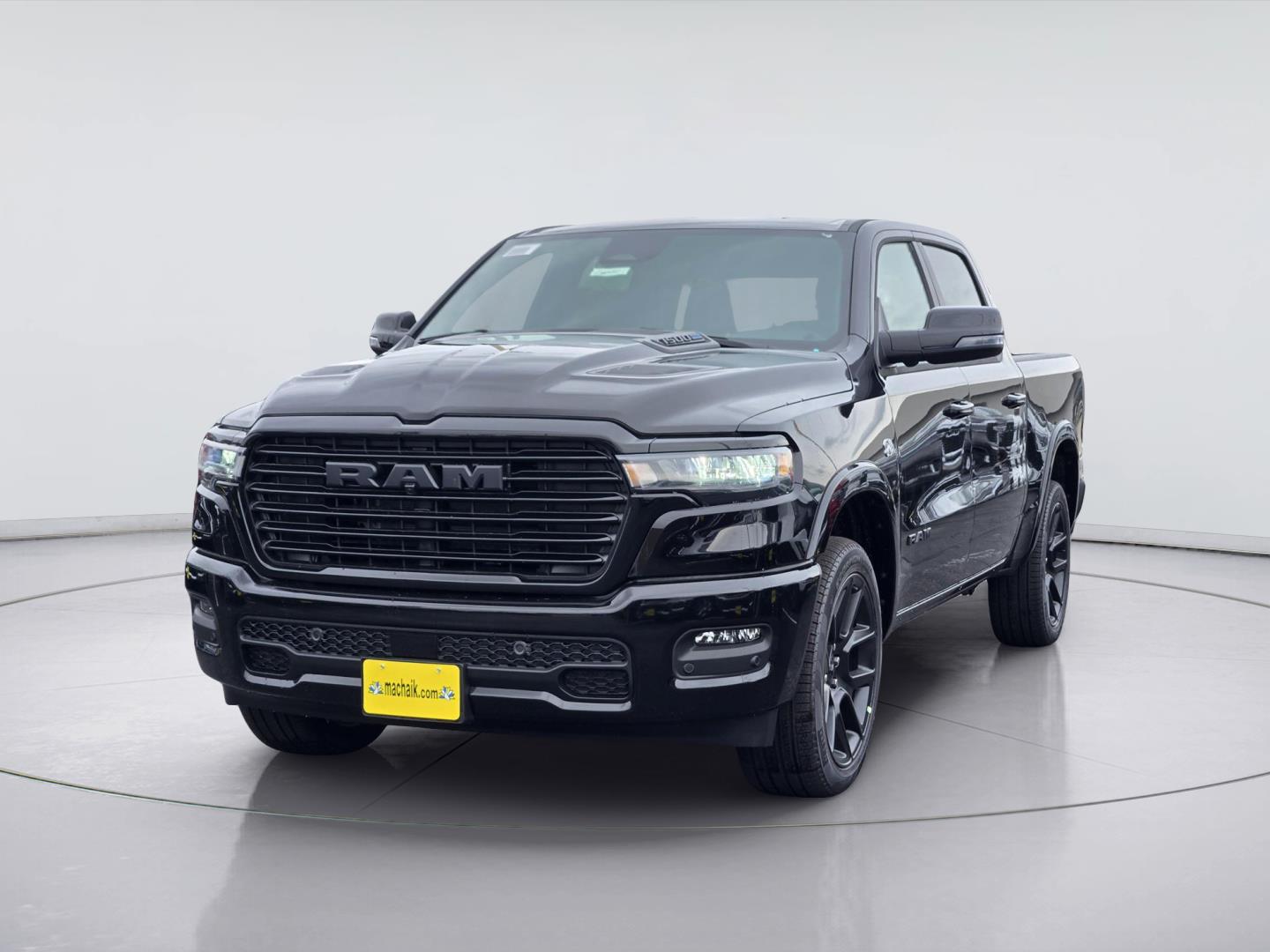 Diamond Black Crystal Pearlcoat 2026 RAM 1500 Pickup Truck Four-Wheel Drive 8-Speed Automatic