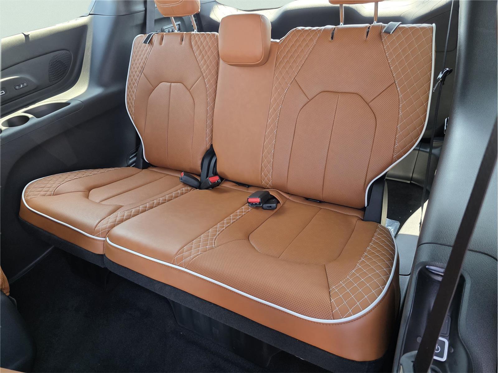 2026 Chrysler Pacifica Pinnacle at Mac Haik CDJR North Houston