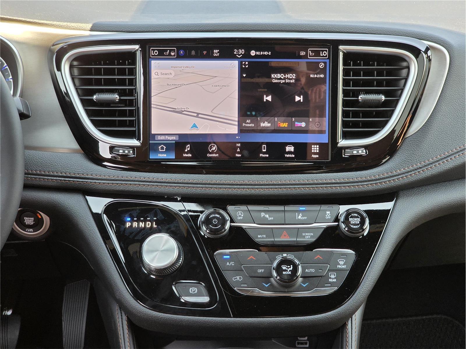 2026 Chrysler Pacifica Pinnacle at Mac Haik CDJR North Houston