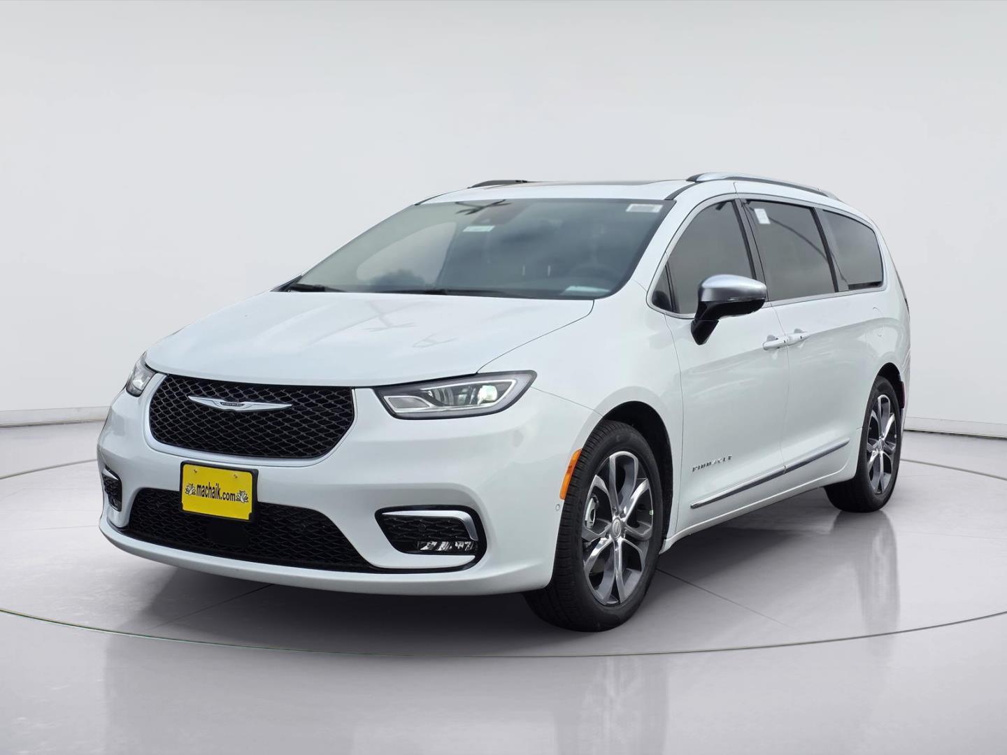 2026 Chrysler Pacifica Pinnacle at Mac Haik CDJR North Houston