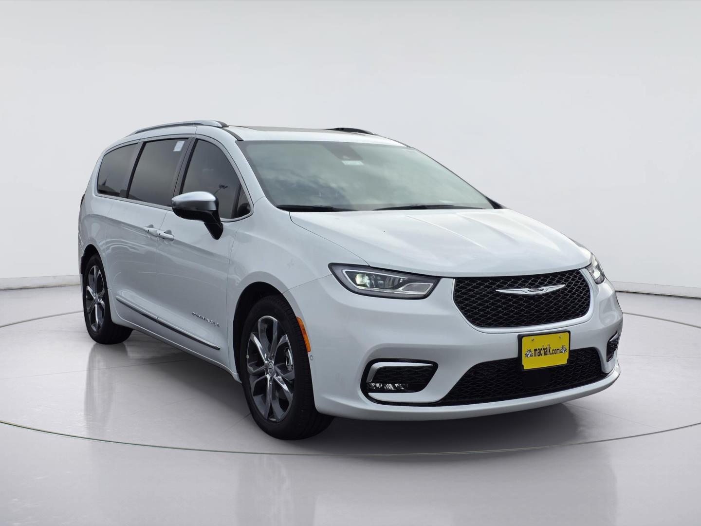 2026 Chrysler Pacifica Pinnacle at Mac Haik CDJR North Houston