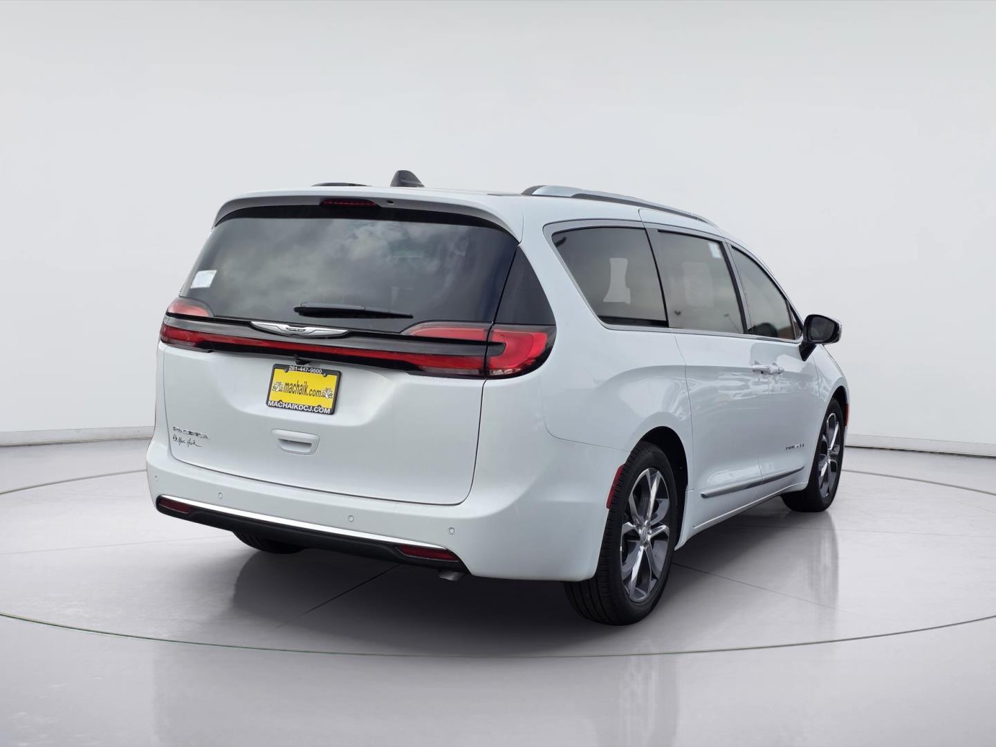 2026 Chrysler Pacifica Pinnacle at Mac Haik CDJR North Houston