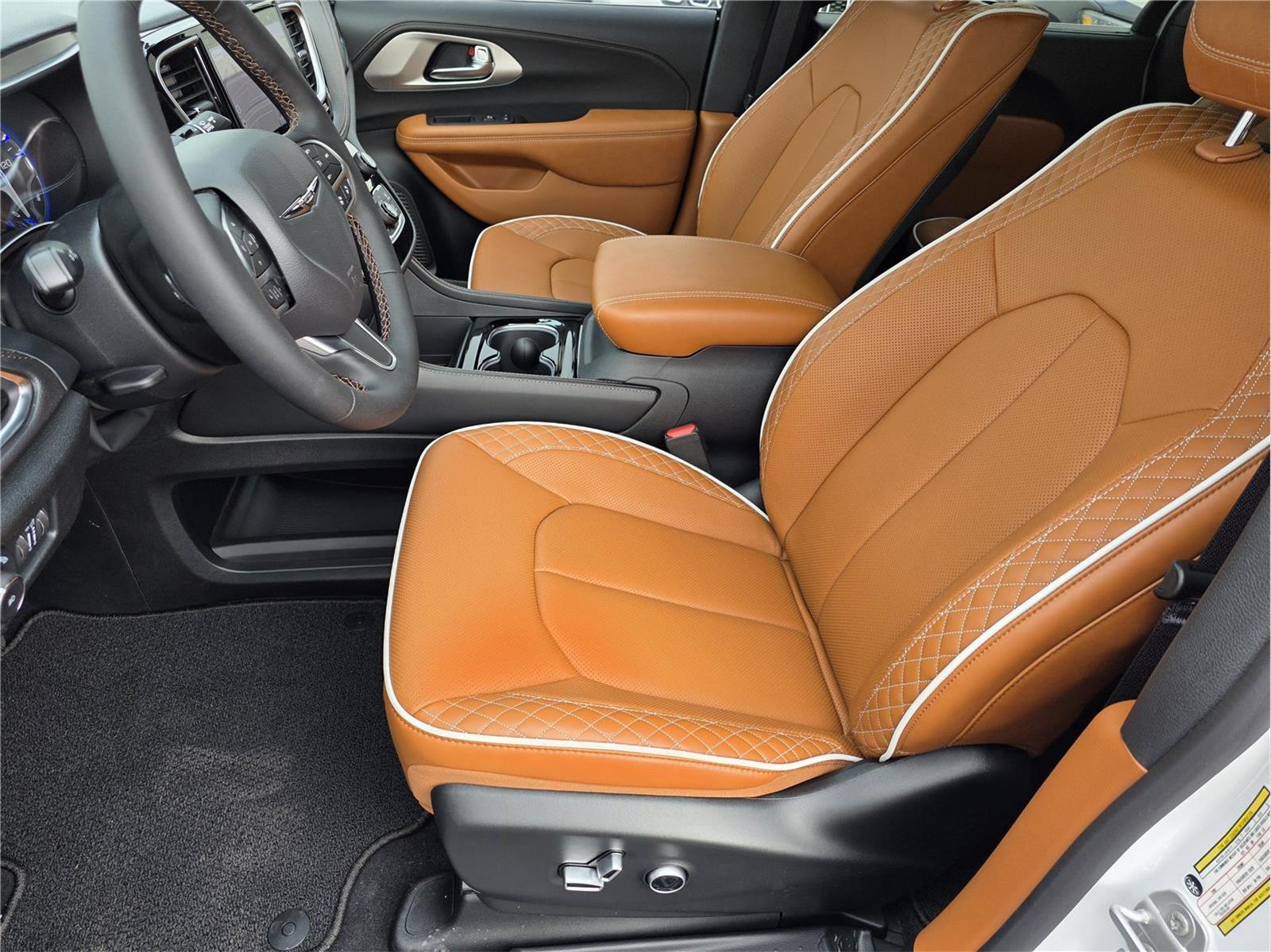 2026 Chrysler Pacifica Pinnacle at Mac Haik CDJR North Houston