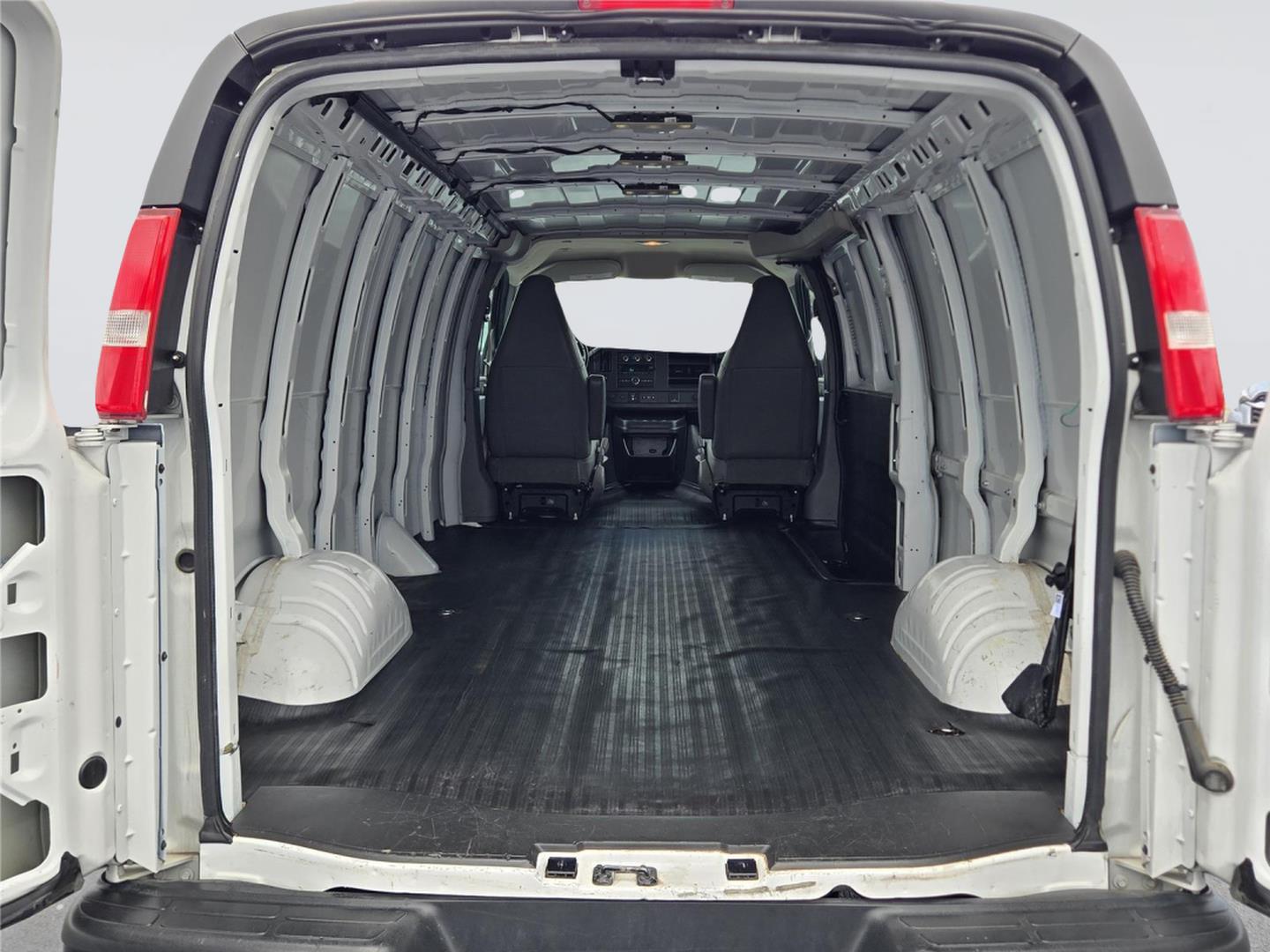 2023 GMC Savana Cargo Van CARGO - 10