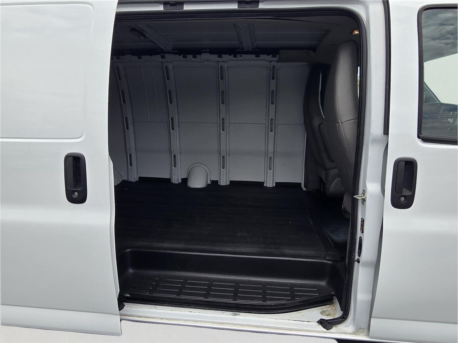 2023 GMC Savana Cargo Van CARGO - 11