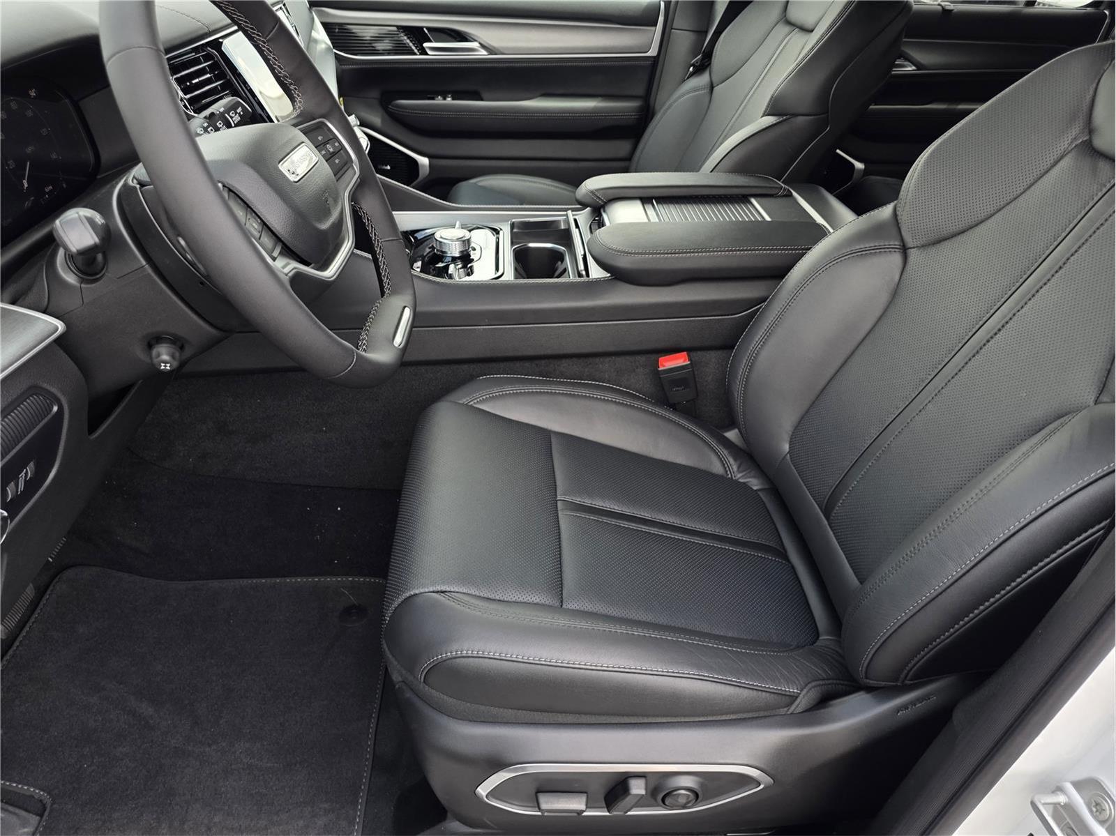 2026 Jeep Grand Wagoneer photo 7 of 17