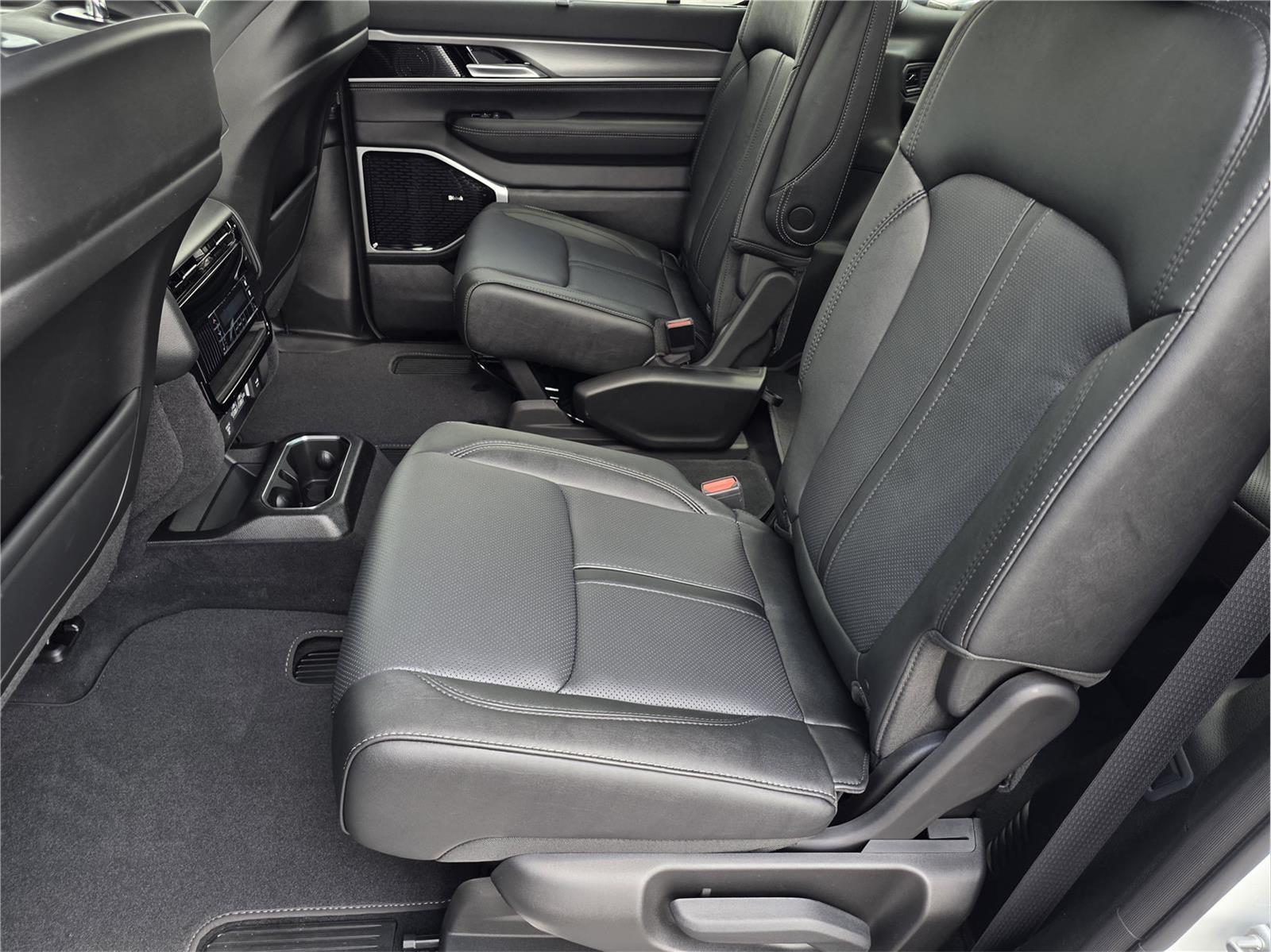 2026 Jeep Grand Wagoneer photo 9 of 17