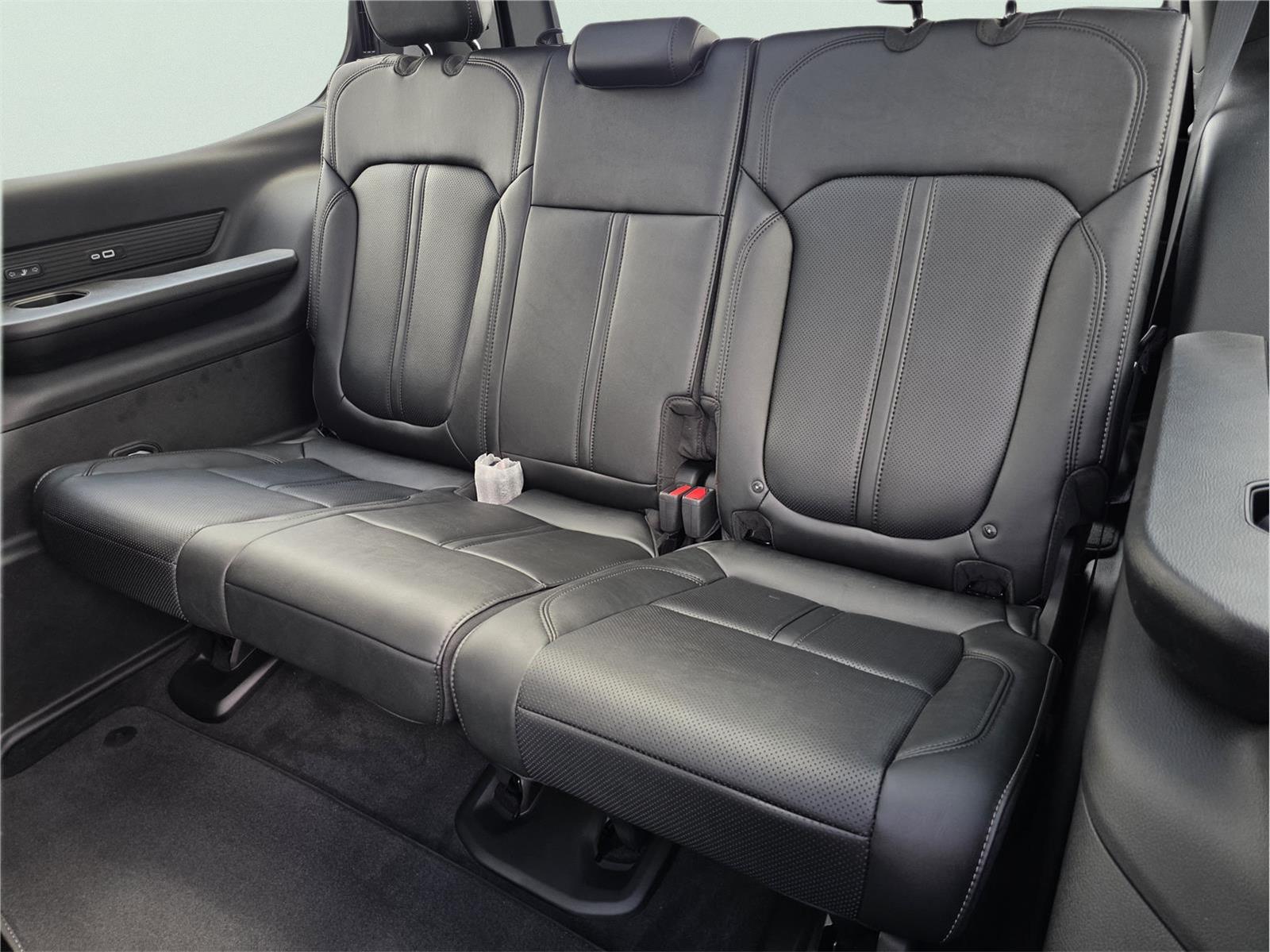 2026 Jeep Grand Wagoneer photo 10 of 17