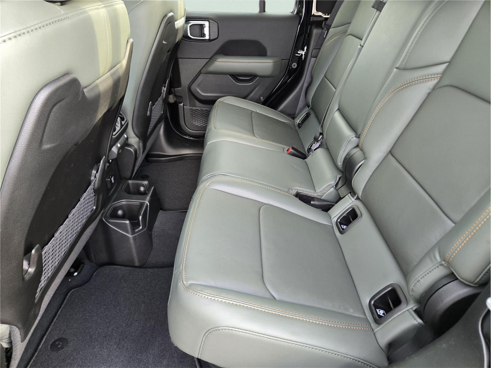 2026 Jeep Gladiator photo 8 of 17