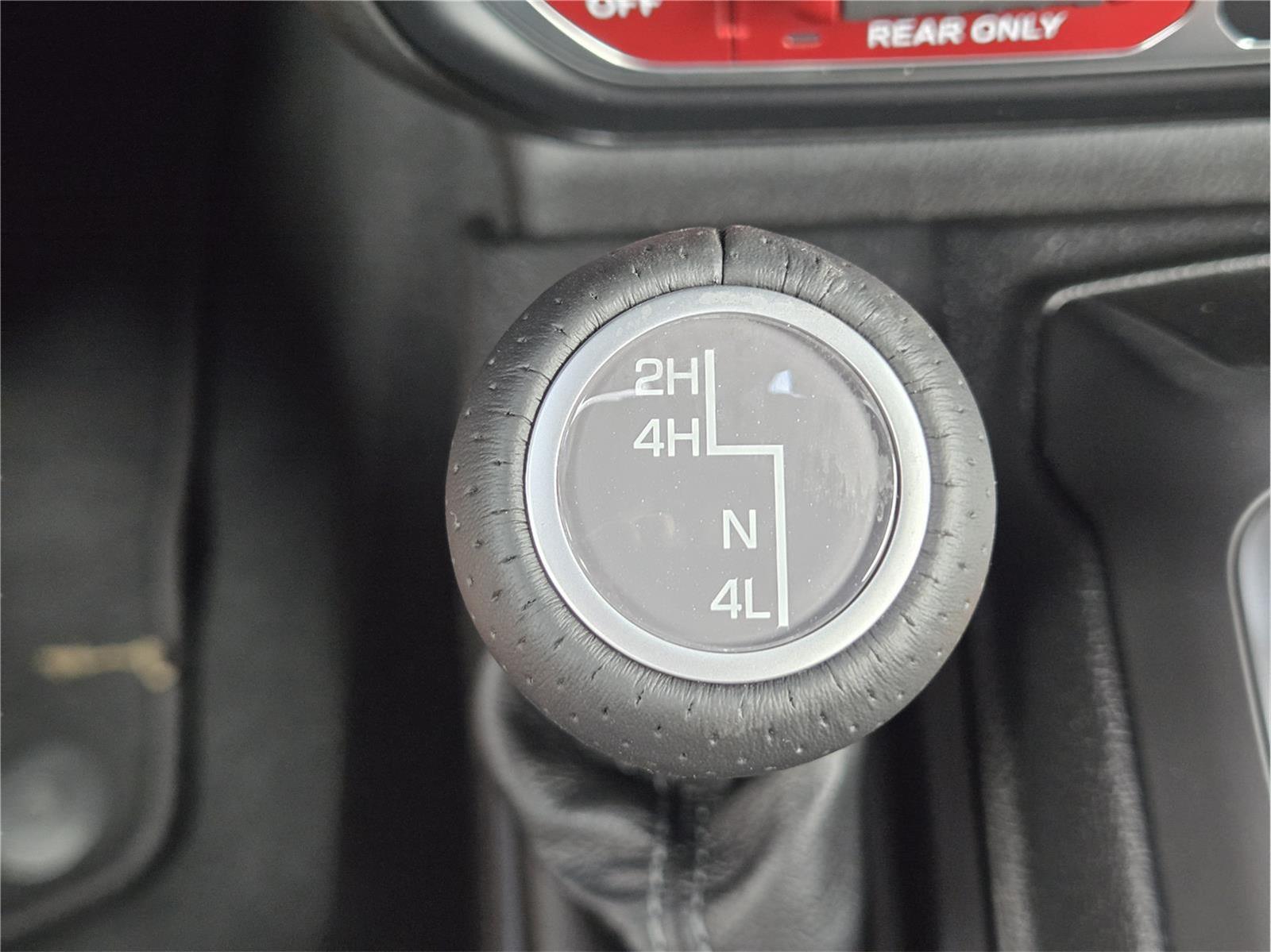 2026 Jeep Gladiator photo 14 of 17