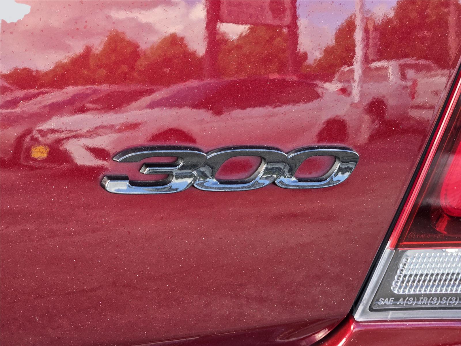 2023 Chrysler 300 Touring L - 9