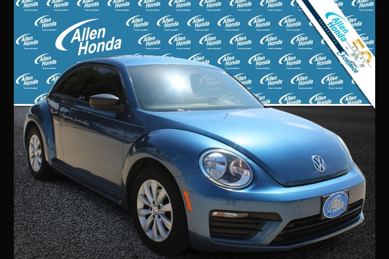 2018 Volkswagen Beetle Azul (Silk Blue Metallic) Hatchback Tracción delantera Automática