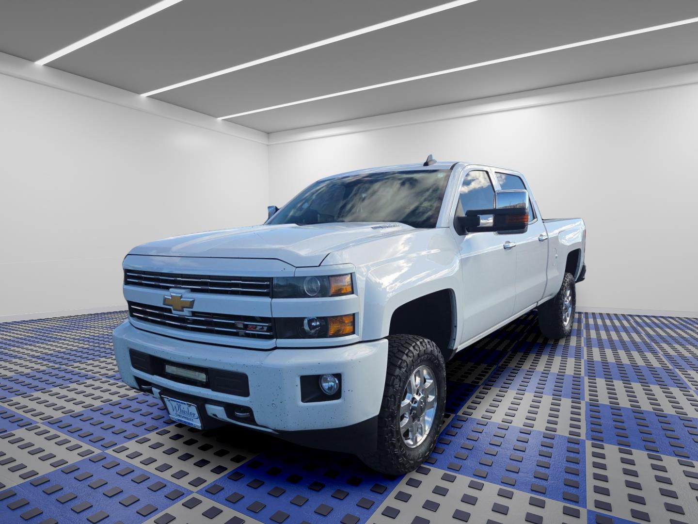 Summit White 2015 Chevrolet Silverado 2500HD Pickup Truck Four-Wheel Drive 6-Speed Automatic