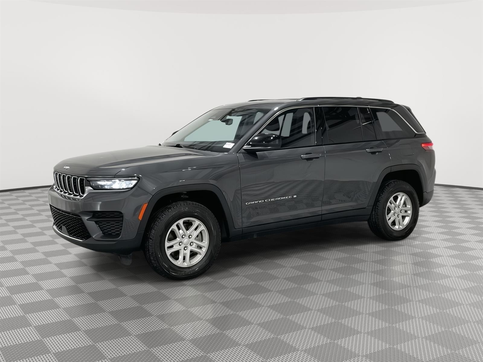 Used 2023 Jeep Grand Cherokee Laredo SUV for sale in St Joseph MO