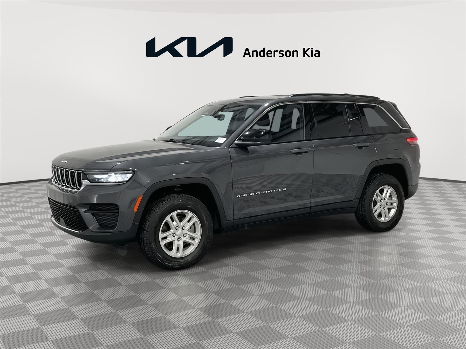 Used 2023 Jeep Grand Cherokee Laredo SUV for sale in St Joseph MO