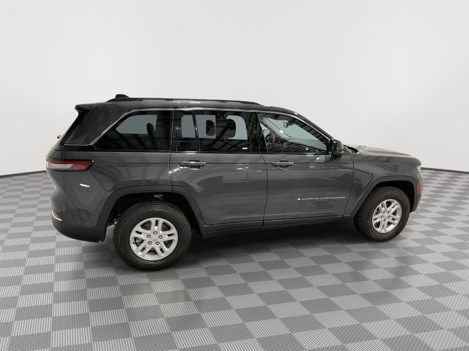 Used 2023 Jeep Grand Cherokee Laredo SUV for sale in St Joseph MO