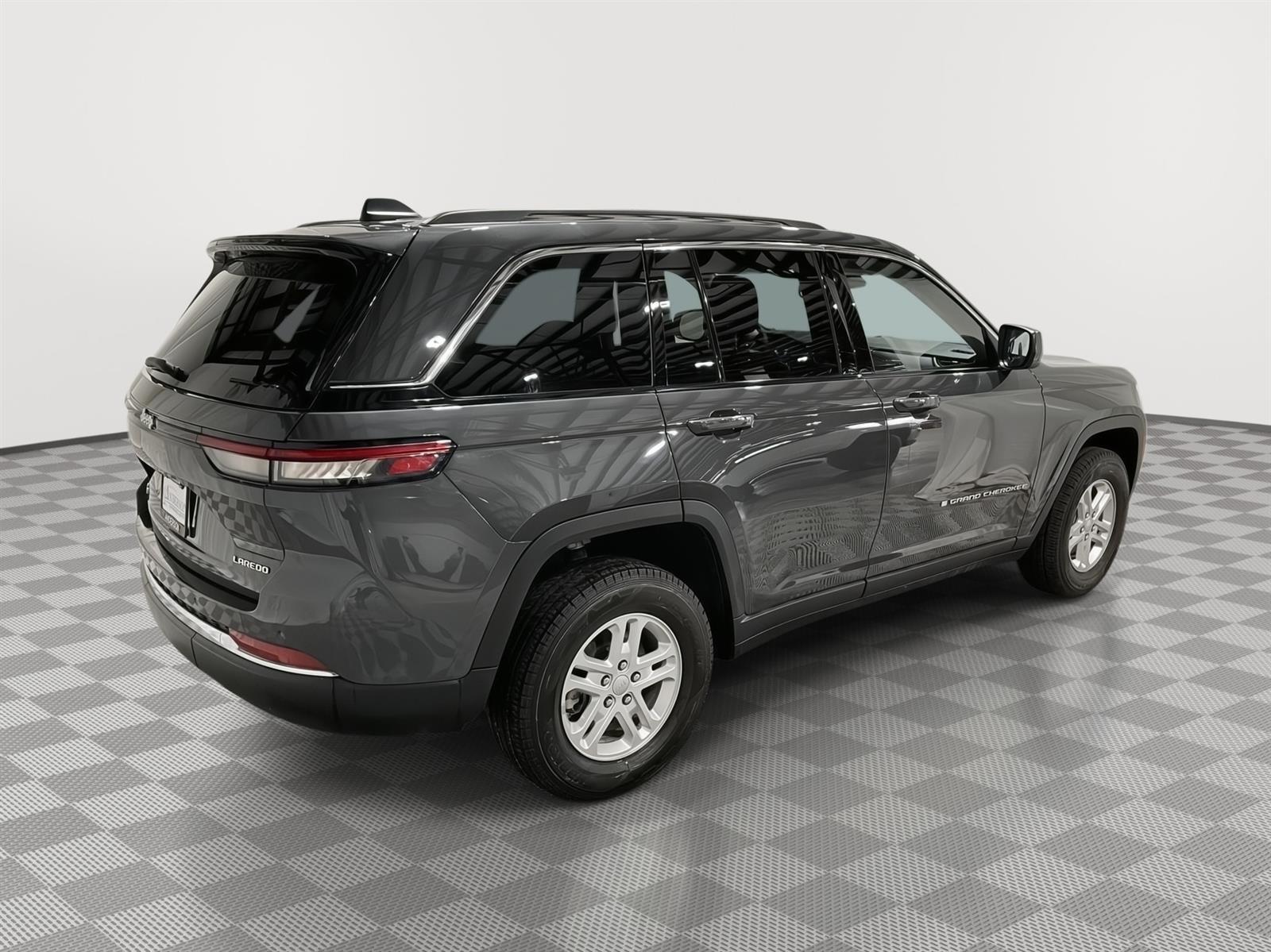 Used 2023 Jeep Grand Cherokee Laredo SUV for sale in St Joseph MO