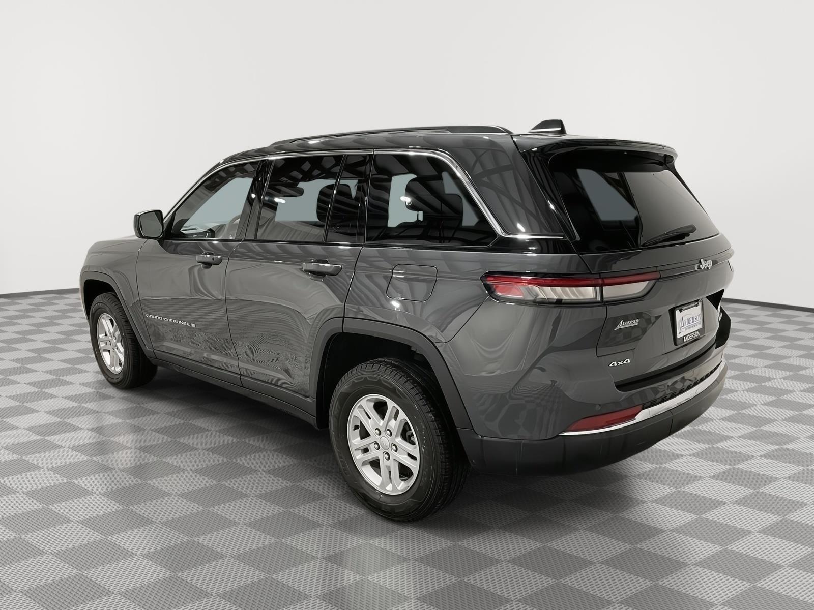 Used 2023 Jeep Grand Cherokee Laredo SUV for sale in St Joseph MO