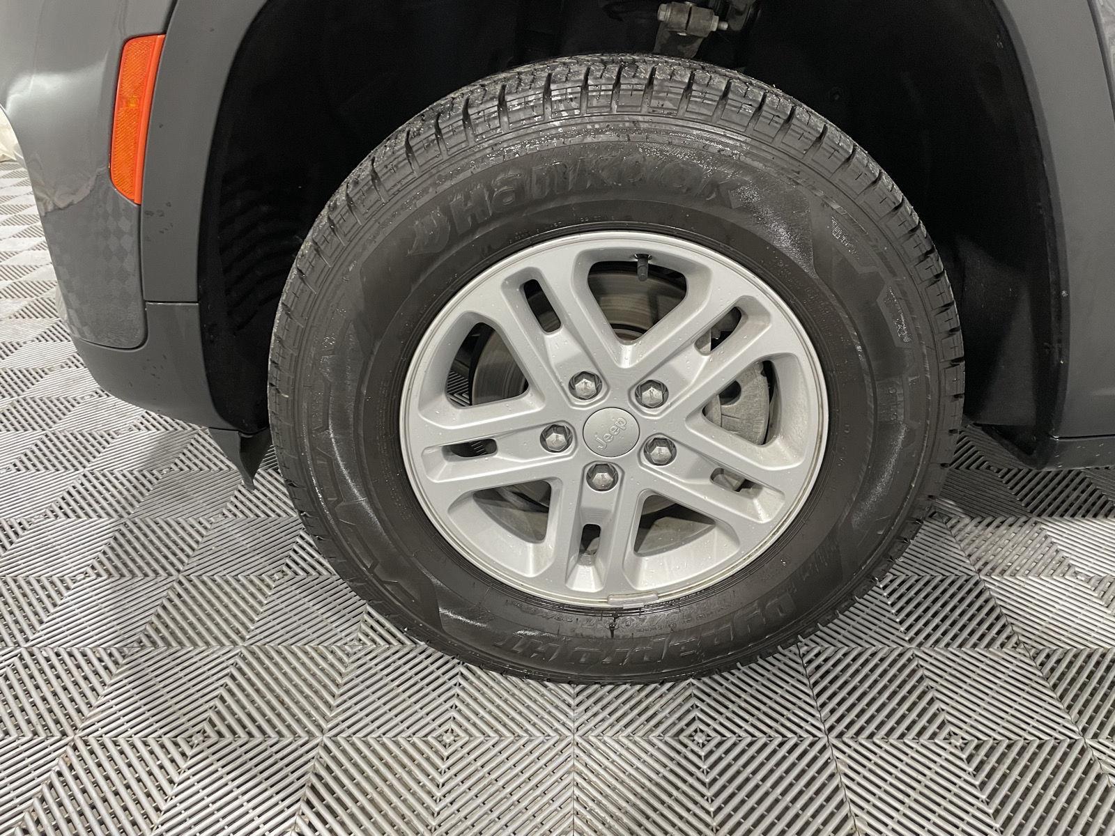 Used 2023 Jeep Grand Cherokee Laredo SUV for sale in St Joseph MO