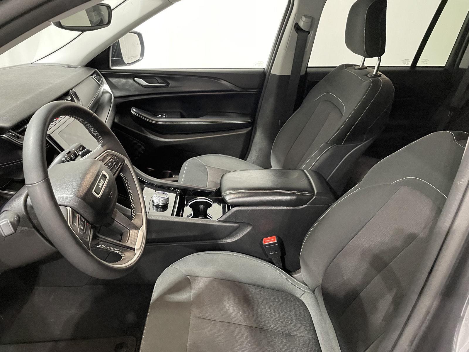 Used 2023 Jeep Grand Cherokee Laredo SUV for sale in St Joseph MO