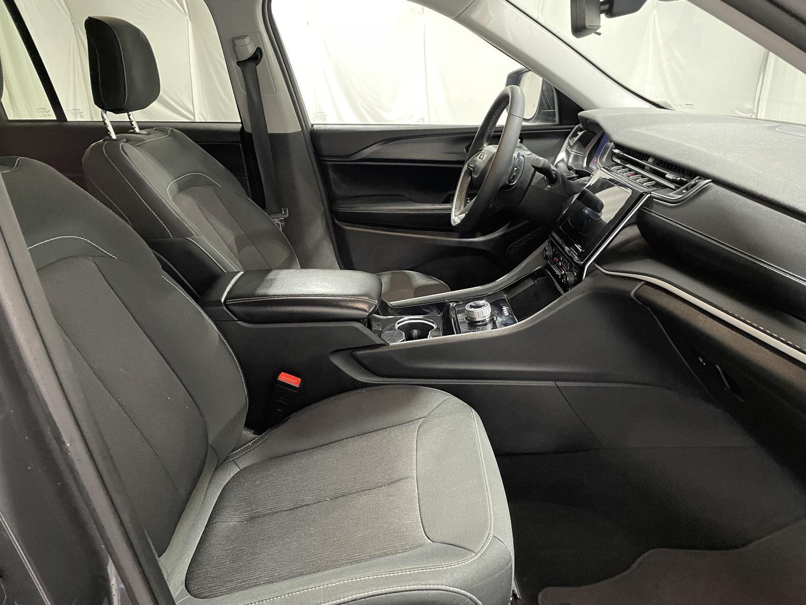 Used 2023 Jeep Grand Cherokee Laredo SUV for sale in St Joseph MO