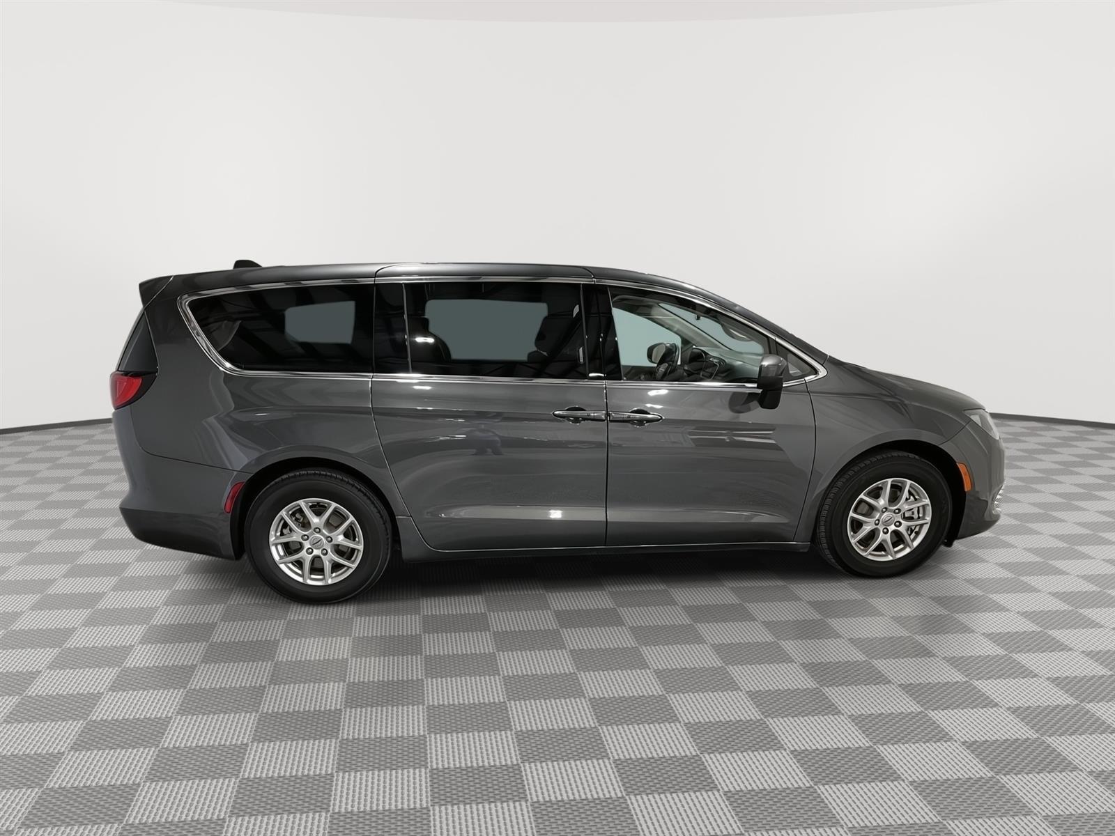 Used 2022 Chrysler Voyager LX Minivans for sale in St Joseph MO