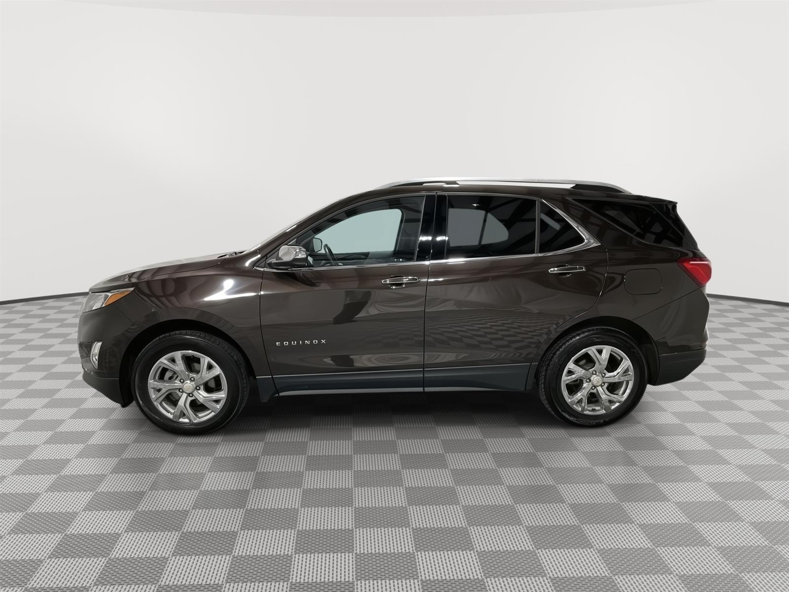 Used 2020 Chevrolet Equinox Premier with VIN 2GNAXXEV7L6128221 for sale in Kansas City