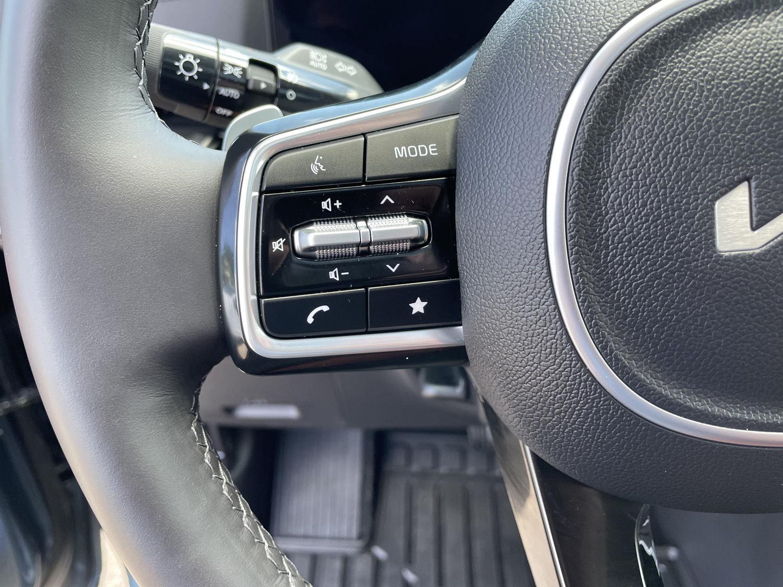 Used 2025 Kia Carnival Hybrid for sale in St. Joseph MO