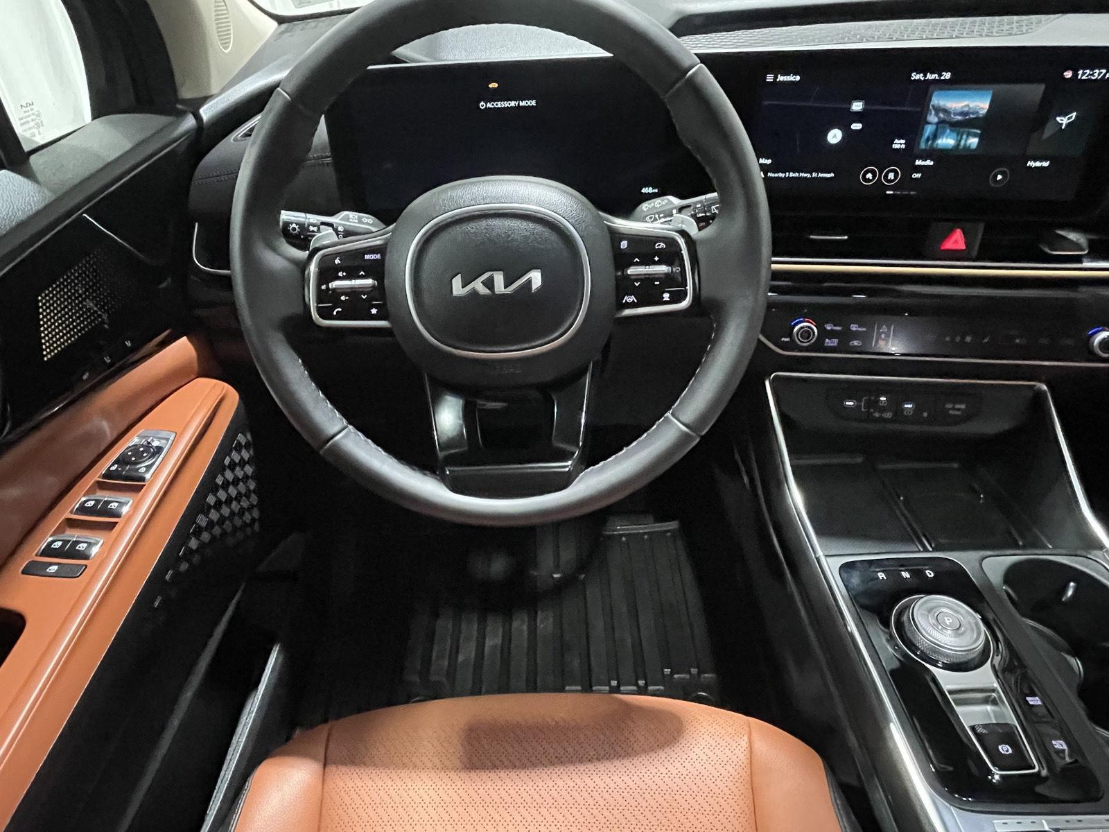 Used 2025 Kia Carnival Hybrid for sale in St. Joseph MO