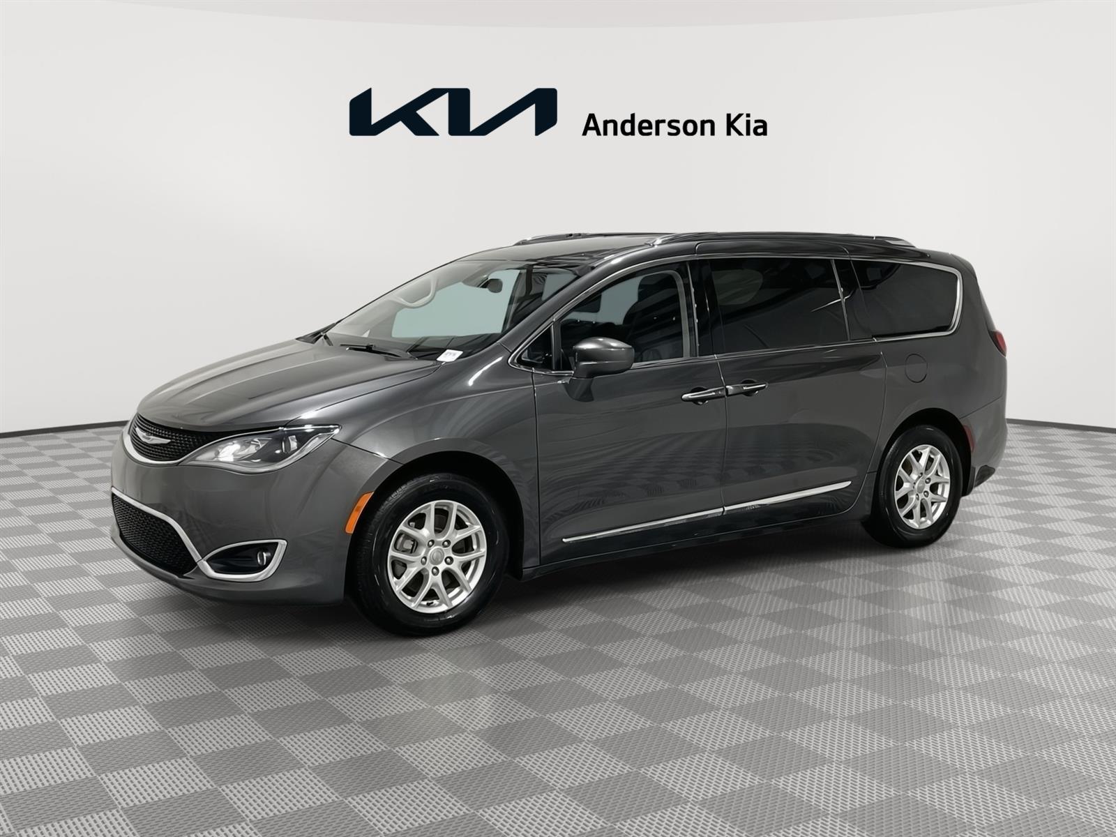Used 2020 Chrysler Pacifica Touring L Minivans for sale in St Joseph MO