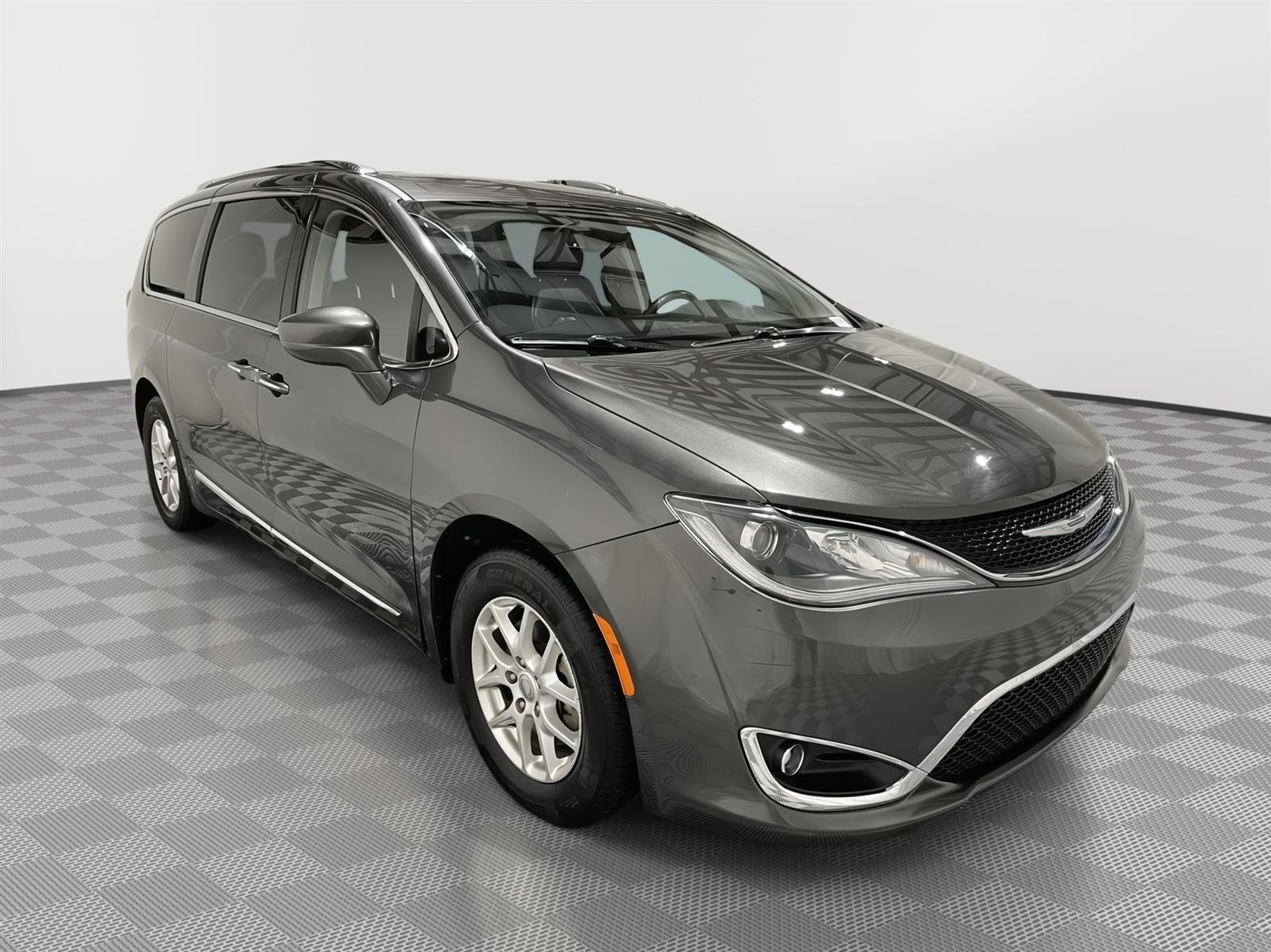 Used 2020 Chrysler Pacifica Touring L Minivans for sale in St Joseph MO