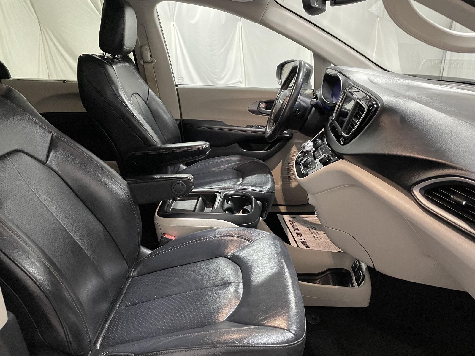 Pre-Owned 2020 Chrysler Pacifica for sale in St. Joseph MO