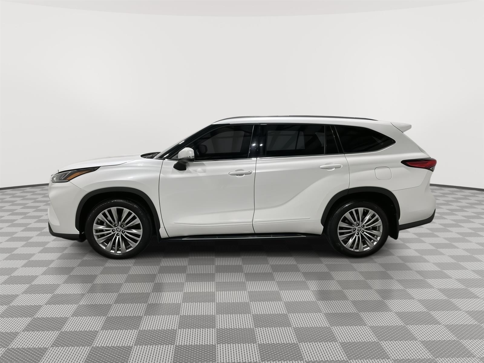 Used 2022 Toyota Highlander Platinum SUV for sale in St Joseph MO
