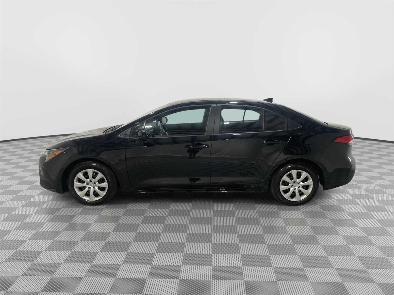 Used 2025 Toyota Corolla LE with VIN 5YFB4MDE5SP258422 for sale in Kansas City