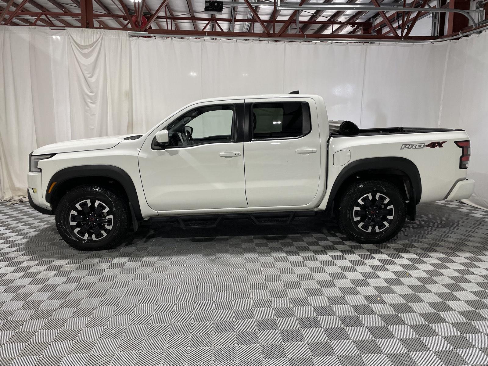 2022 Nissan Frontier PRO-4X photo 2