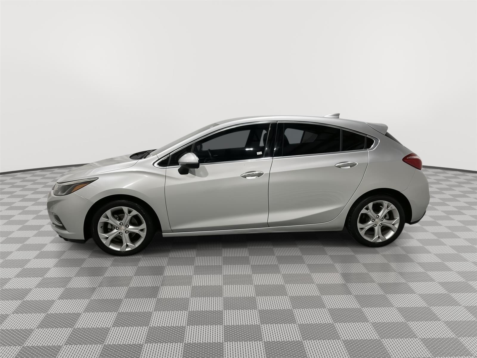 2017 Chevrolet Cruze Premier photo 2