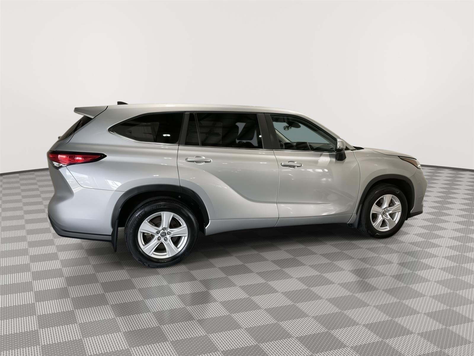 Used 2023 Toyota Highlander for sale in St. Joseph MO