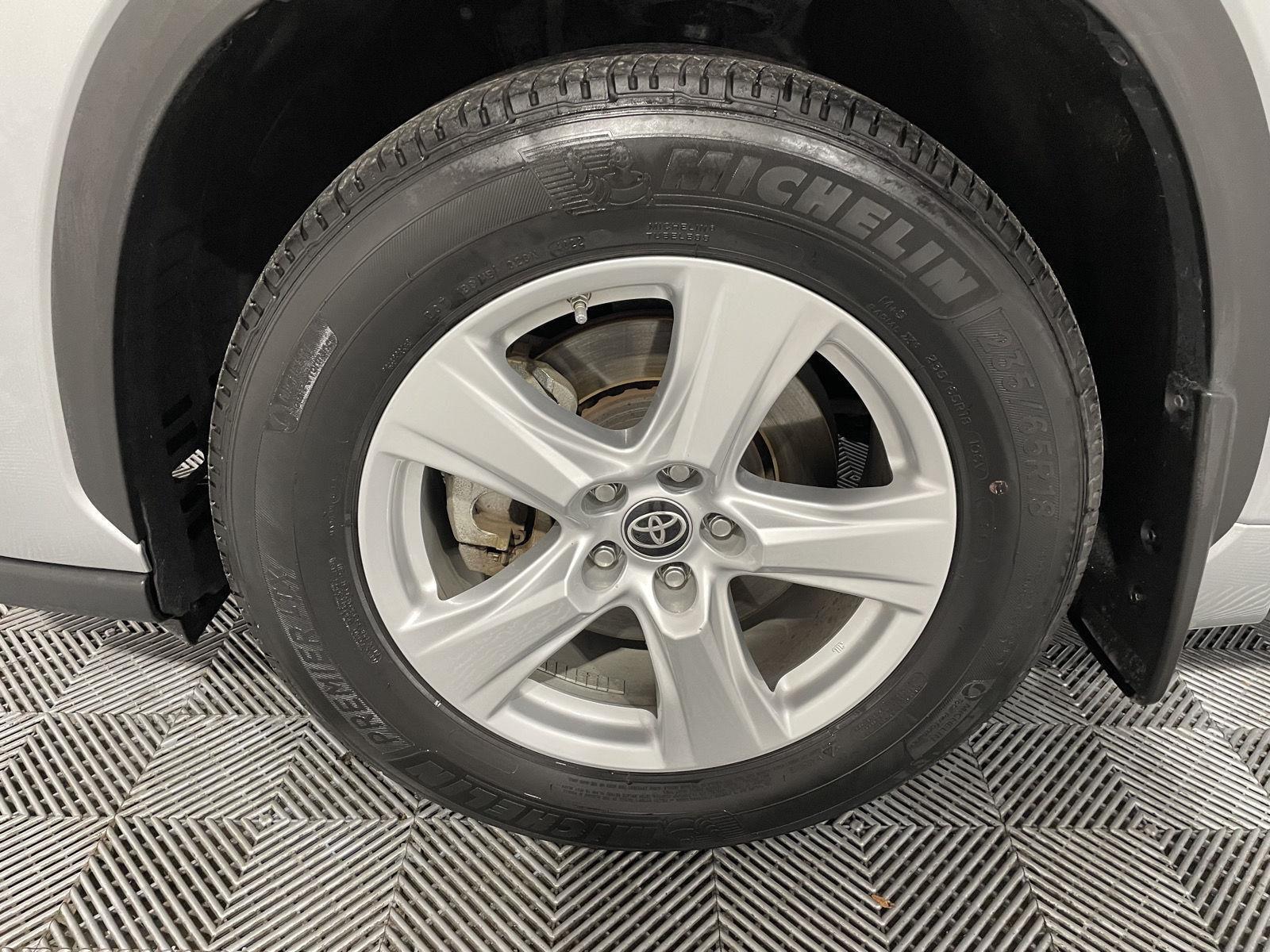 Used 2023 Toyota Highlander for sale in St. Joseph MO