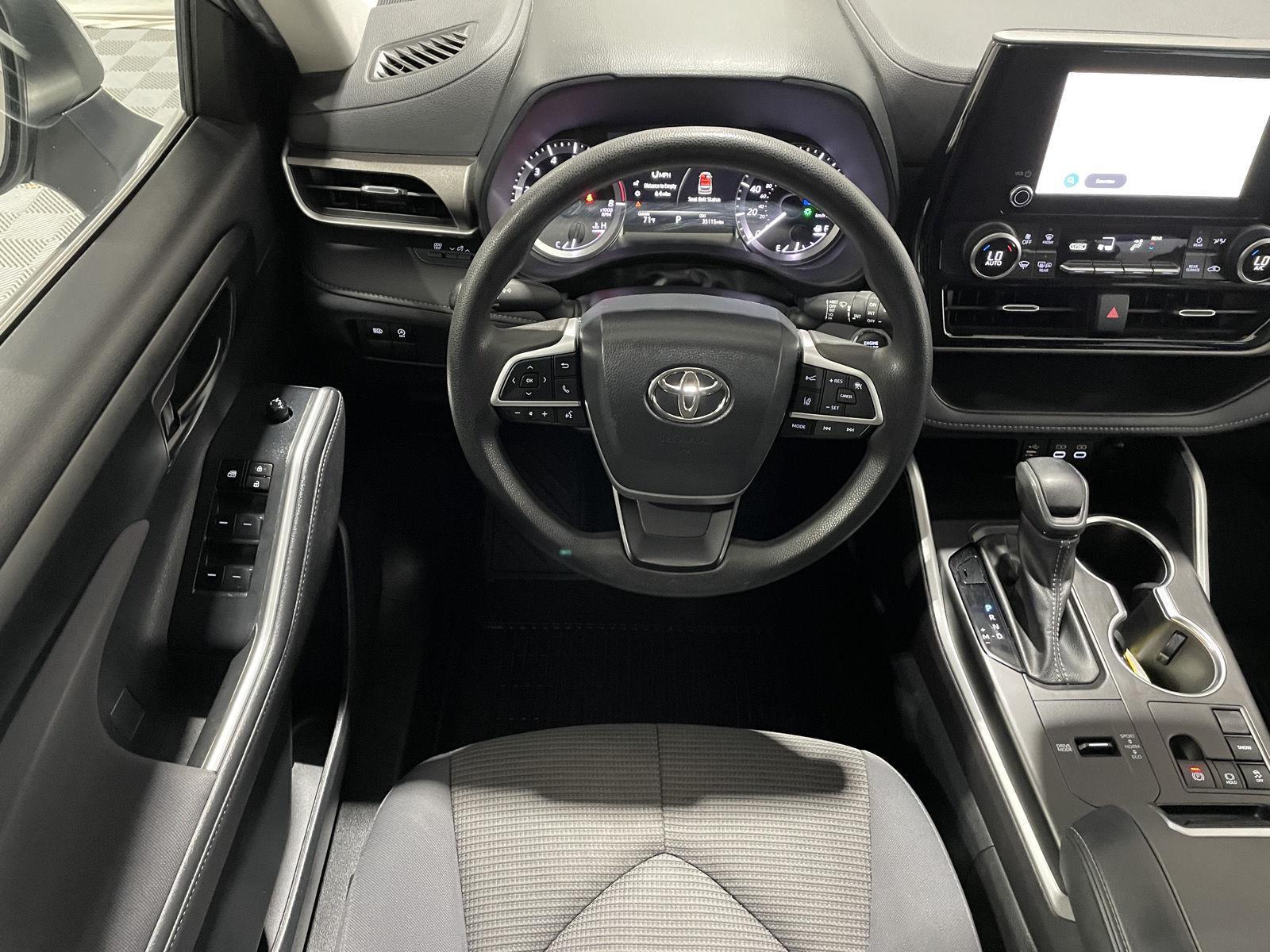 Used 2023 Toyota Highlander for sale in St. Joseph MO