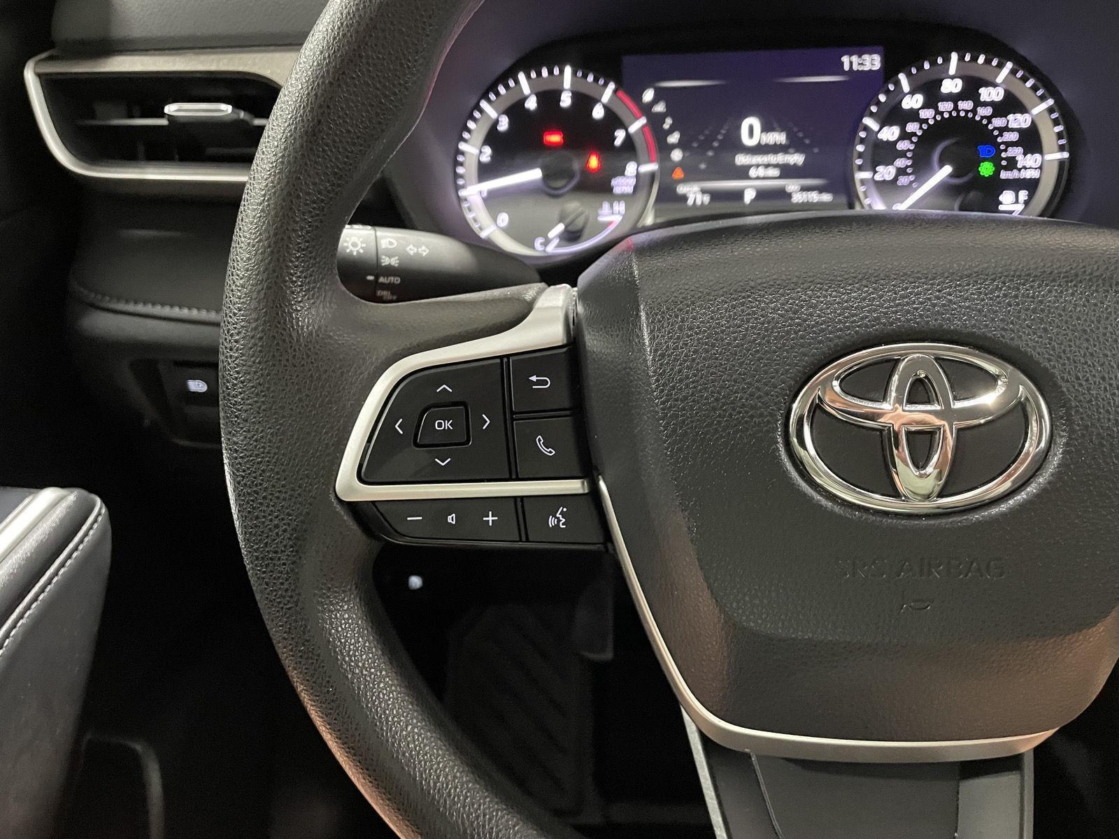 Used 2023 Toyota Highlander for sale in St. Joseph MO