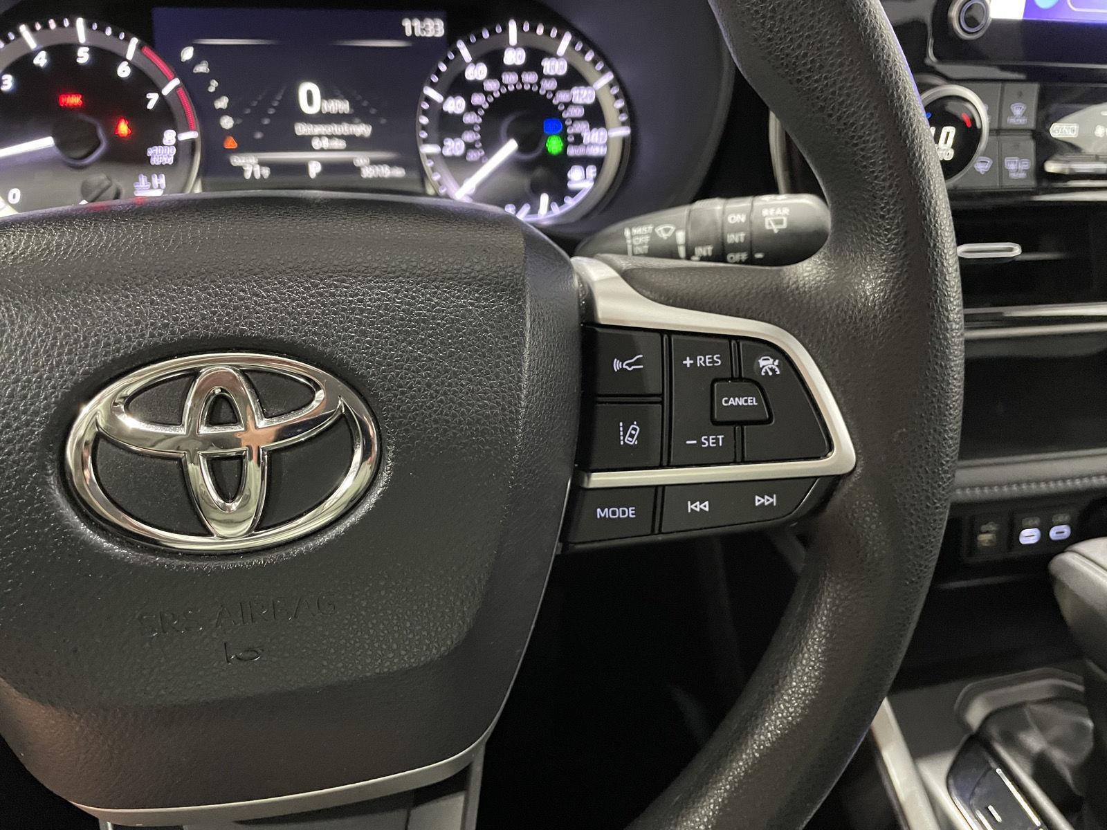 Used 2023 Toyota Highlander for sale in St. Joseph MO